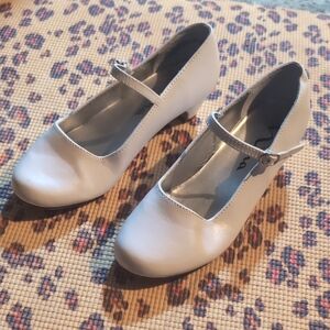 Elegant White Mary Jane Shoes. Wedding heels girls